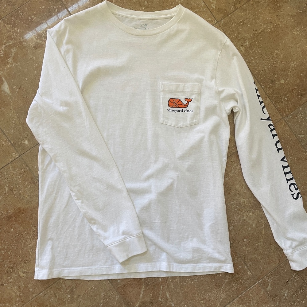 Vinyard Vines Men's long sleeve white t-shirt in white Size S. 100% cotton